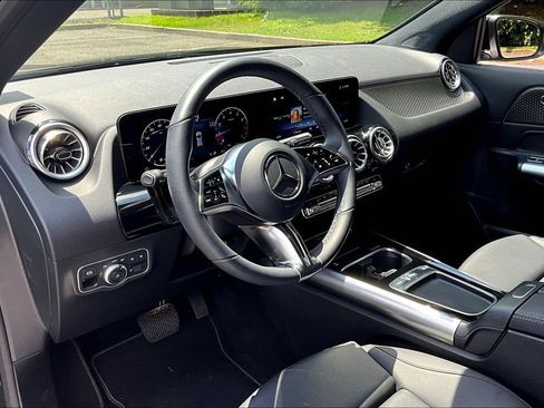 Used 2025 Mercedes-Benz GLA 250 4MATIC image 13