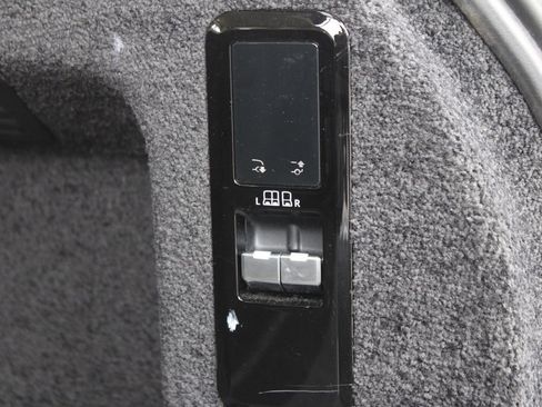 Used 2023 Land Rover Range Rover SE image 38