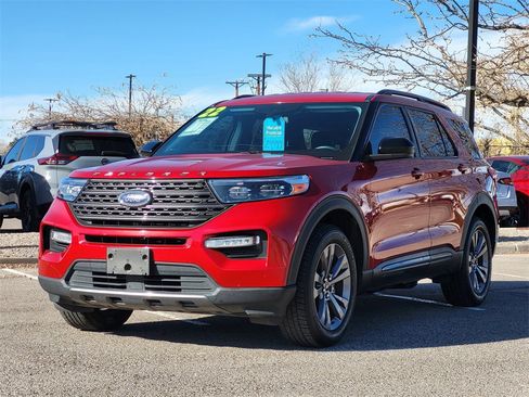 Used 2022 Ford Explorer XLT w/ Equipment Group 202A image 5