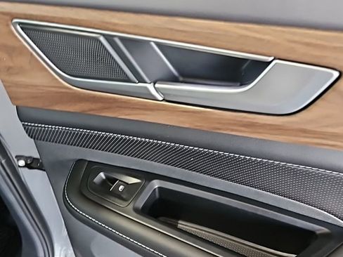 New 2026 Volkswagen Atlas SE FWD image 16