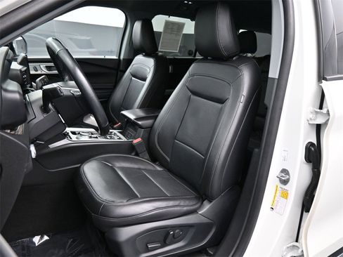 Used 2023 Ford Explorer Limited image 16