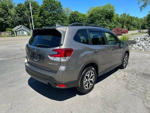 Used 2020 Subaru Forester Premium AWD/4WD image 5