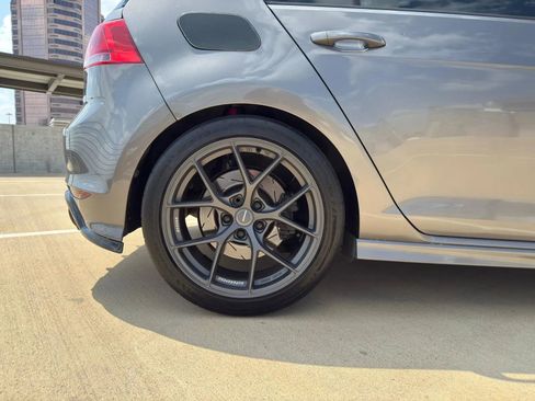 Used 2015 Volkswagen Golf R 4-Door image 39