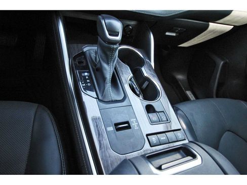 Used 2022 Toyota Highlander Limited FWD image 25
