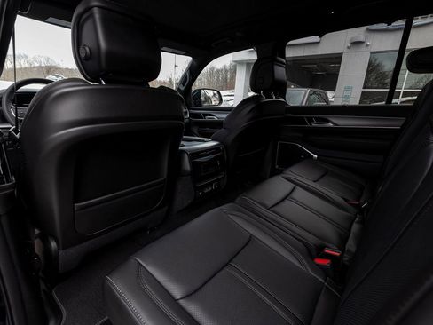 New 2025 Jeep Wagoneer Base image 29