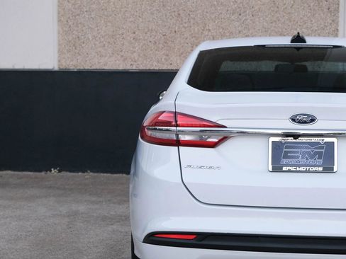 Used 2018 Ford Fusion SE image 16