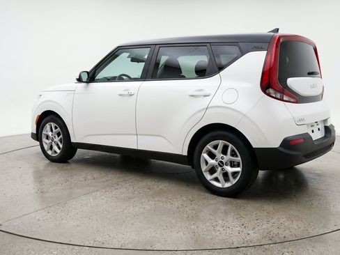 Used 2025 Kia Soul LX w/ LX Technology Package FWD image 6