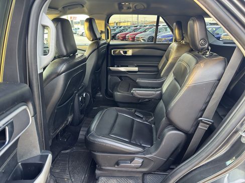 Used 2020 Ford Explorer XLT w/ Equipment Group 202A image 9