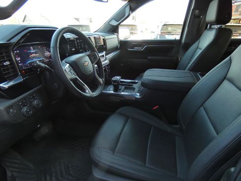 Certified 2024 Chevrolet Silverado 1500 LTZ AWD/4WD image 12