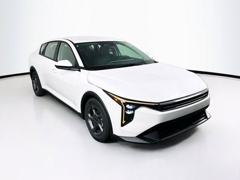 New 2025 Kia K4 LXS image 3