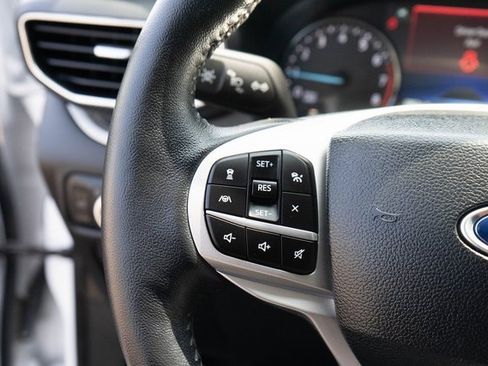 Used 2022 Ford Explorer XLT w/ Equipment Group 202A image 26