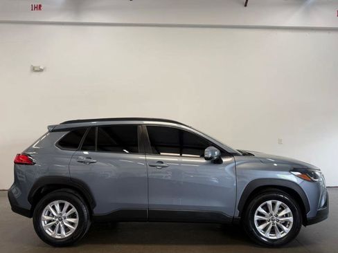 Used 2022 Toyota Corolla Cross LE image 2
