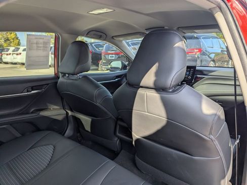 Used 2021 Toyota Camry SE image 12
