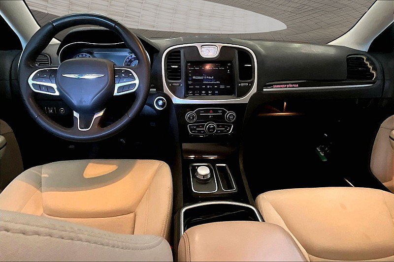 Used 2023 Chrysler 300 Touring w/ Sport Appearance Package RWD image 12