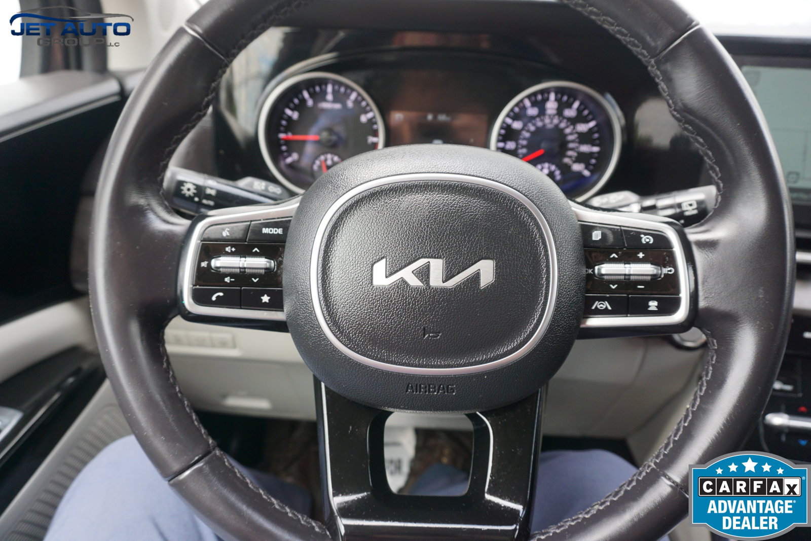 Used 2023 Kia Carnival EX FWD image 41