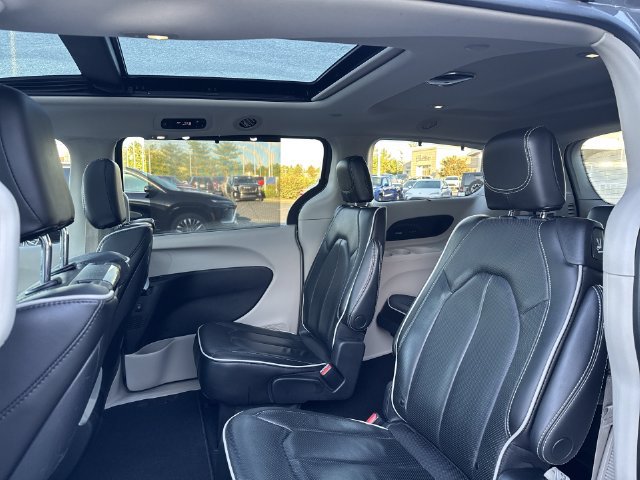 Used 2023 Chrysler Pacifica Limited w/ Uconnect Theater Family Group AWD/4WD image 13