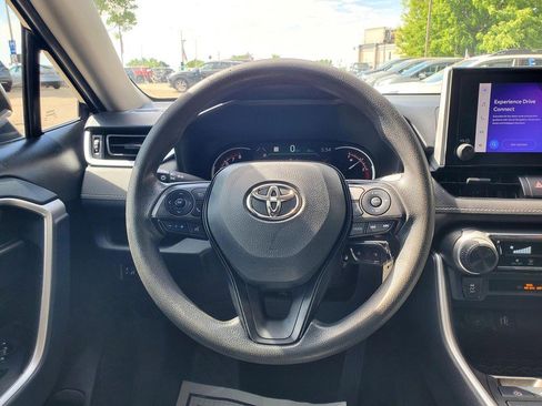 Used 2023 Toyota RAV4 LE AWD/4WD image 9