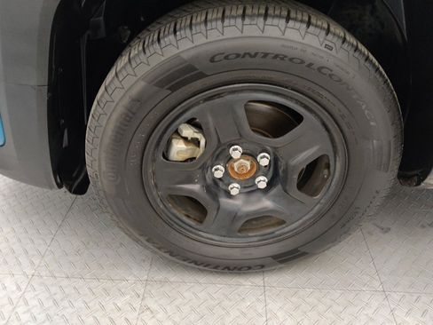 Used 2021 Jeep Renegade Latitude FWD image 31