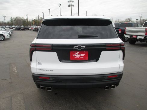 Used 2024 Chevrolet Traverse LS image 6