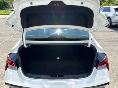 Used 2025 Hyundai Elantra SEL FWD image 28