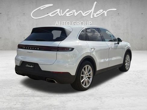 Used 2024 Porsche Cayenne AWD/4WD image 16
