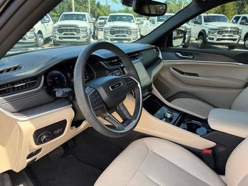 Used 2023 Jeep Grand Cherokee Limited AWD/4WD image 21