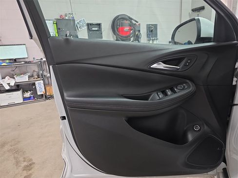 Used 2022 Buick Encore GX Select w/ Sport Touring Package image 25