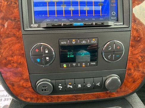 Used 2007 Chevrolet Avalanche LTZ w/ LTZ Preferred Equipment Group image 19