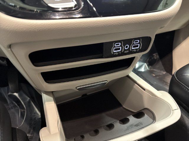 Used 2024 Chrysler Pacifica Touring-L FWD image 27