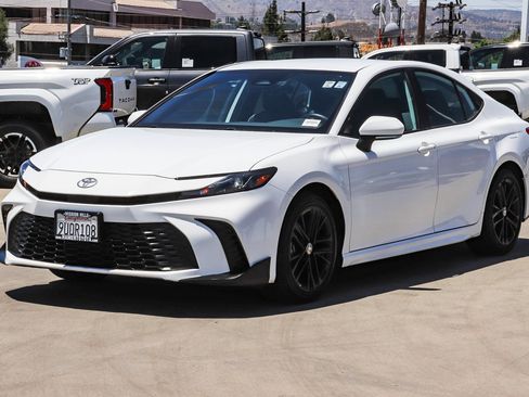 Certified 2025 Toyota Camry SE FWD image 6