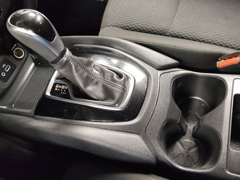 Used 2020 Nissan Rogue Sport S image 26