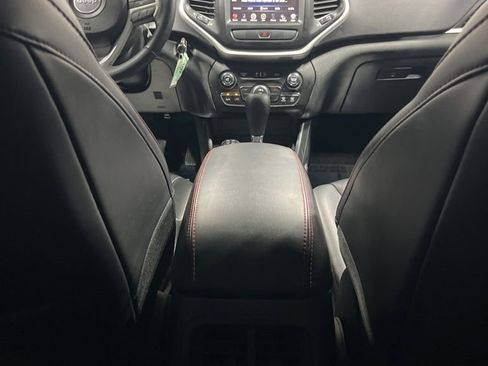 Used 2015 Jeep Cherokee Trailhawk w/ Trailer Tow Group AWD/4WD image 34