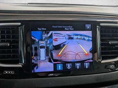 Used 2017 Chrysler Pacifica Touring-L Plus FWD image 18