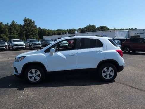 Used 2020 Chevrolet Trax LT w/ LT Convenience Package AWD/4WD image 3
