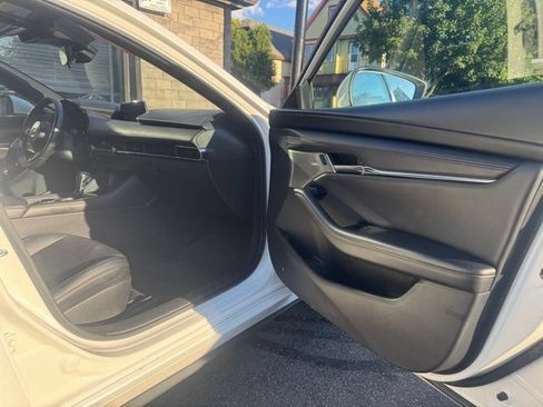 Used 2019 MAZDA MAZDA3 AWD Hatchback w/ Preferred Pkg image 16