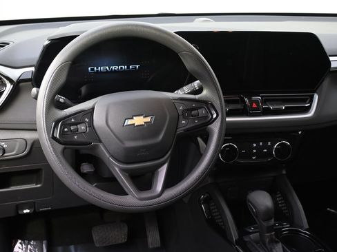 Used 2025 Chevrolet TrailBlazer LT AWD/4WD image 12