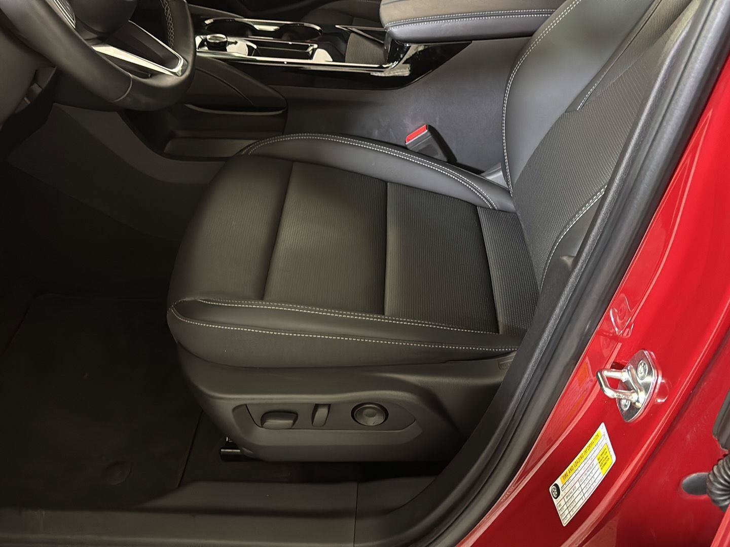 Certified 2025 Buick Envision Preferred AWD/4WD image 11