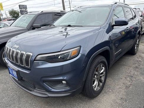 Used 2019 Jeep Cherokee Latitude Plus w/ Cold Weather Group AWD/4WD image 4