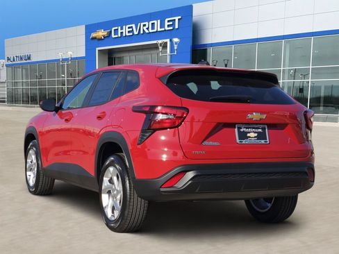 New 2026 Chevrolet Trax LS w/ LS Convenience Package FWD image 4