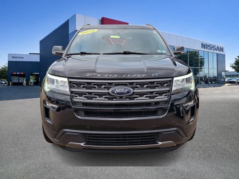 Used 2018 Ford Explorer XLT w/ Equipment Group 202A AWD/4WD image 2