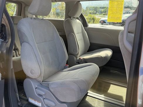 Used 2018 Toyota Sienna L FWD image 13