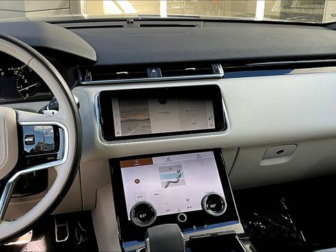 Used 2023 Land Rover Range Rover Velar R-Dynamic S image 6