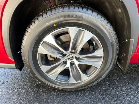 Used 2022 Toyota Highlander XLE image 25