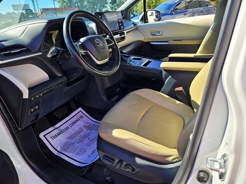 Used 2021 Toyota Sienna XLE w/ XLE Plus Package image 7