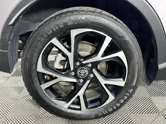 Used 2020 Toyota C-HR XLE FWD image 30