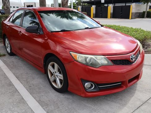 Used 2014 Toyota Camry SE FWD image 6