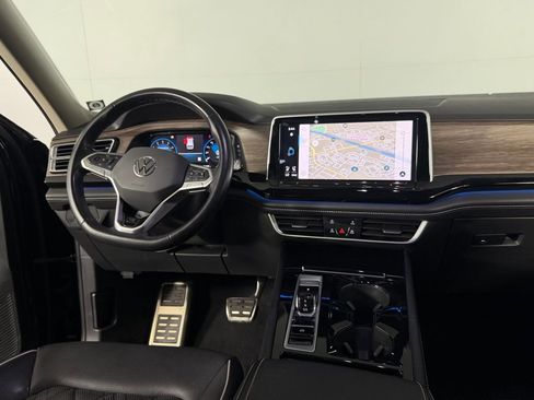 Used 2024 Volkswagen Atlas SEL Premium R-Line image 16