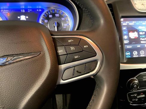 Used 2023 Chrysler 300 Touring w/ Sport Appearance Package RWD image 19