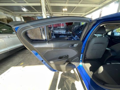 Used 2017 Chevrolet Cruze LT w/ Convenience Package FWD image 7