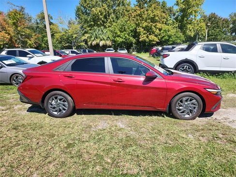 New 2024 Hyundai Elantra SEL image 2